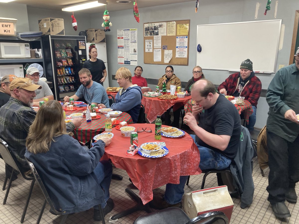 More Christmas spirit ⁦<a href="/SukupMfg/">Sukup Manufacturing Co.</a>⁩ with several area potlucks in the plant today. #TeamSukup