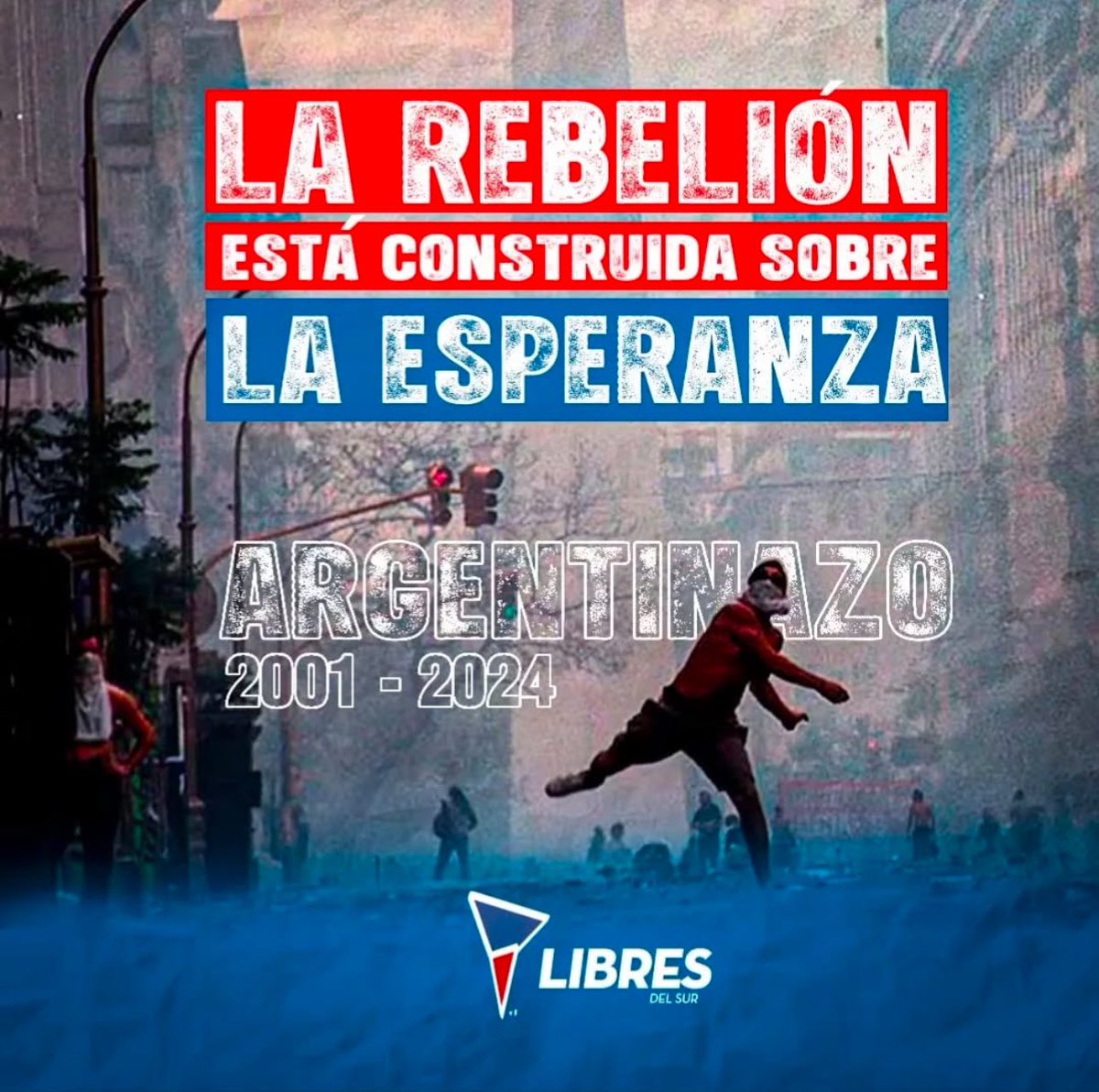 LibresdelSurLP's tweet photo. 📌 Hoy se cumple un nuevo aniversario del estallido del 2001,  donde el pueblo salió a las calles a pedir una renovación política. 

🔴 En consecuencia, las fuerzas del Estado asesinaron a 39 personas e hirieron a al menos 500. 

Hoy más  que nunca recordamos aquel hecho ⬇️ https://t.co/x3JYTB3dAo