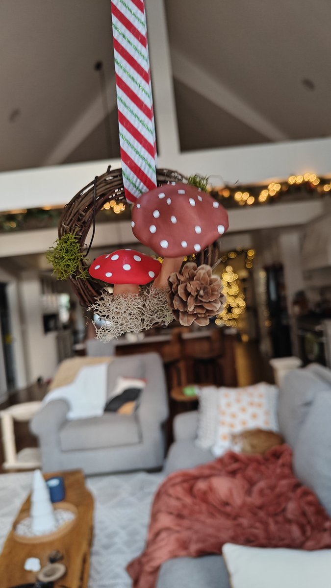 Meylamay's tweet photo. I made dis!!  Sculpted the mushrooms from baking clay 🥰🍄 https://t.co/NEal7T6Sg3