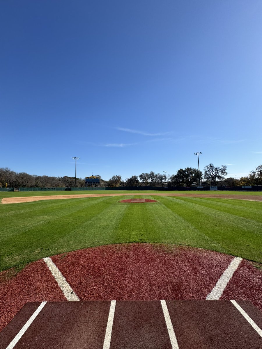 ahmulesbaseball's tweet photo. Sorry, forgot the picture. First cut on the rye! #28daysout @AHISDAthletics @THSBCA @SABaseballCoach @FiveToolTexas @TxHS_Baseball @DonaldJBoyles @5ATxHSBaseball https://t.co/16koKVRtZ2
