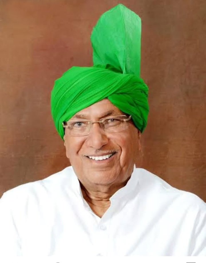 Ajaydagar__'s tweet photo. 🙏🙏सूरमा मरता नहीं अमर हो जाता है 🫡 किसान मजदूरों के नेता 5 बार हरियाणा के सीएम रहे दिलों में अमर श्री ओमप्रकाश चौटाला जी को भावपूर्ण श्रद्धांजली 💐
#OPChautala 
#OPChautalaDeath https://t.co/N3YAnRwpqT