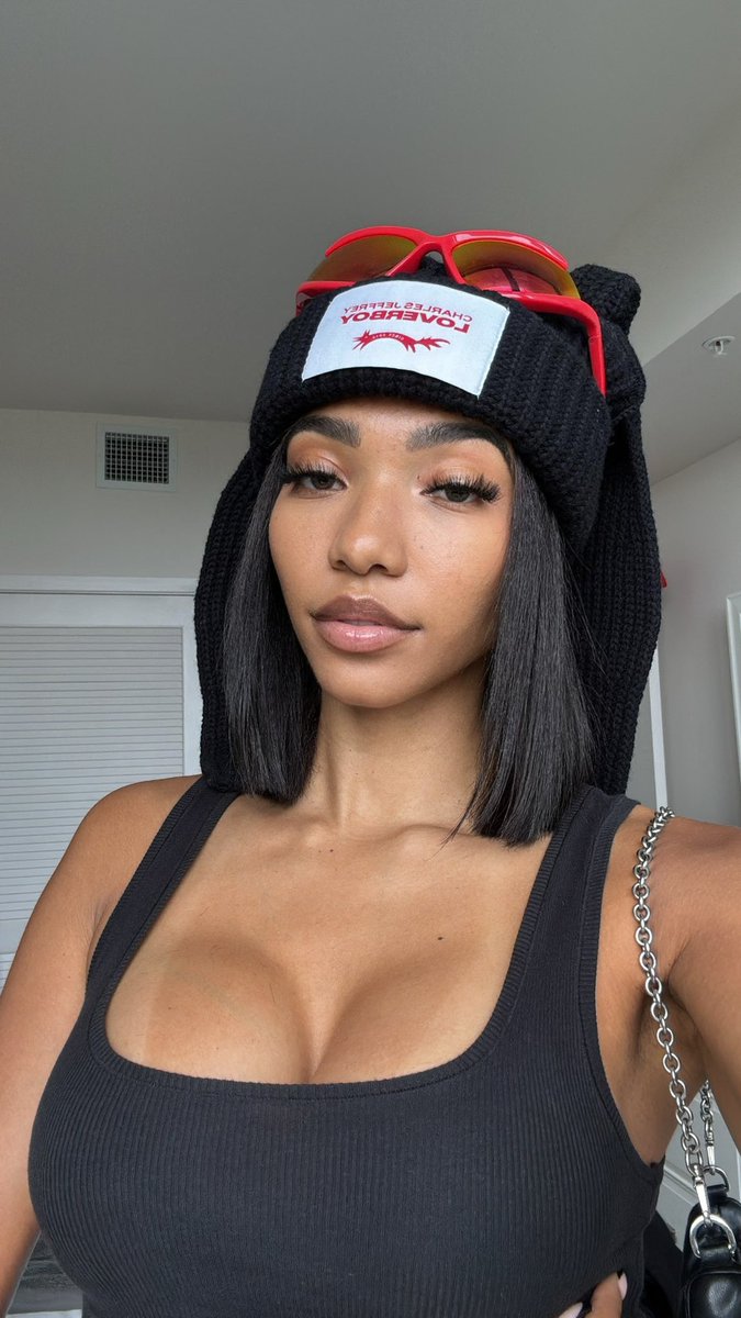 exotic_godly's tweet photo. Do u dream about hot girls ruining your life? https://t.co/scdTev9CtD