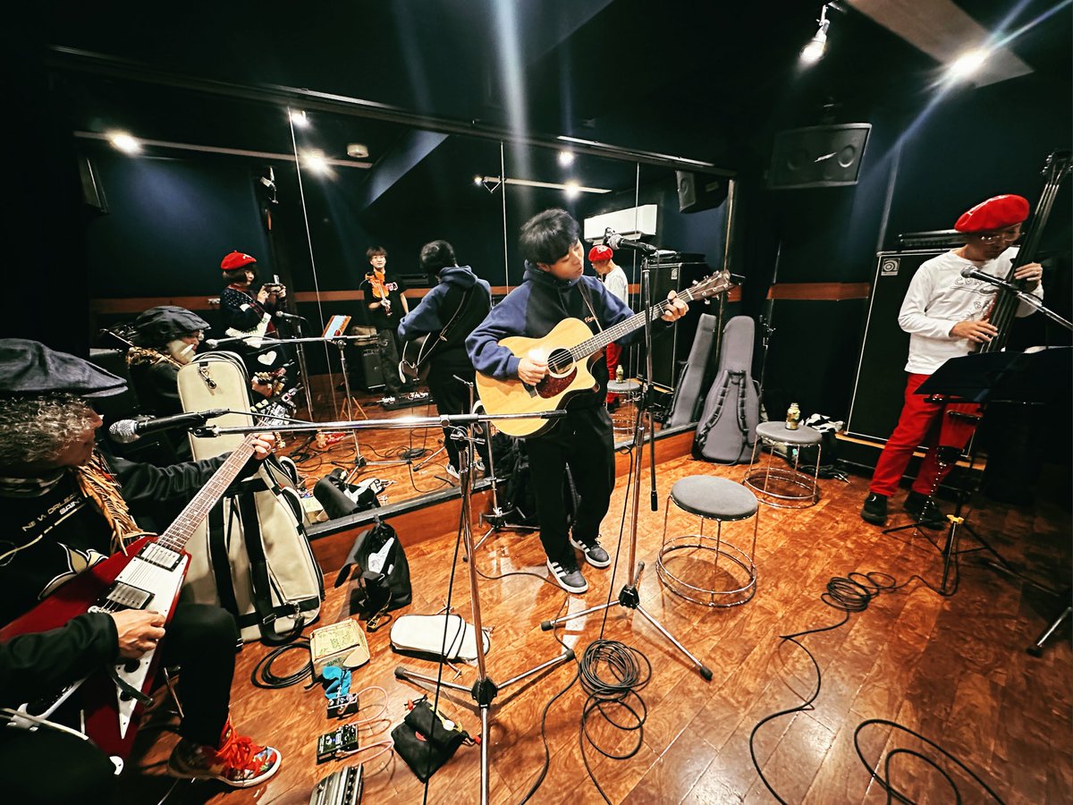 本日18時開演、 早稲田BLAH BLAH BLAHにて赤帽さんです！座敷童子がお待ちしてます♥️なう、リハ中です！
maps.app.goo.gl/641cueVEUhoo7T…