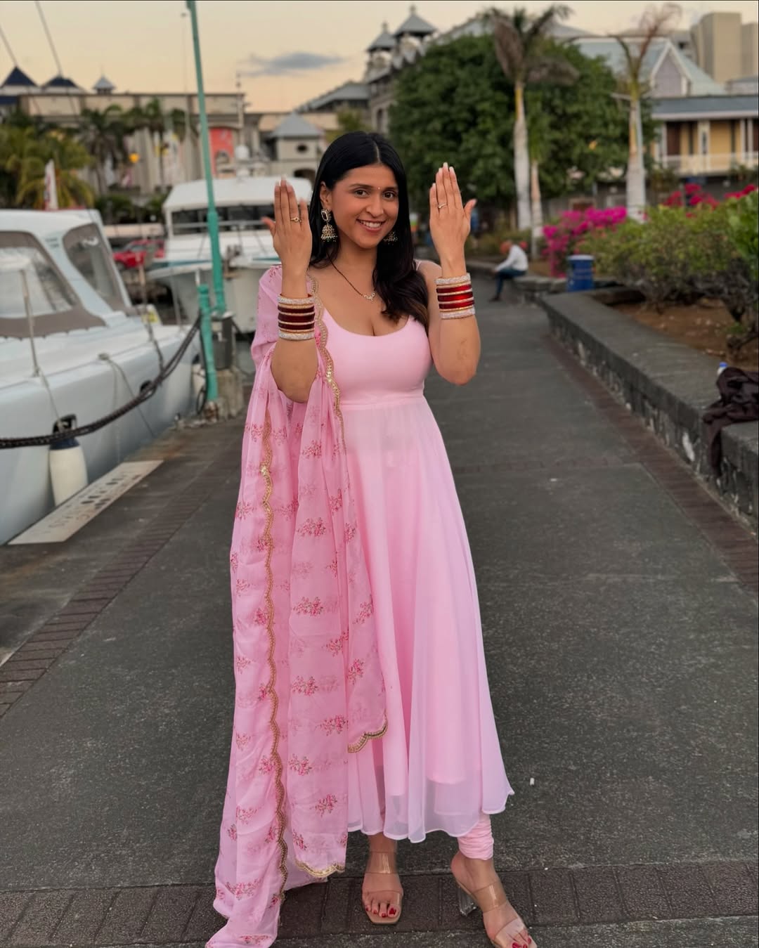 GfSqIZaasAAsorQ?format=jpg&name=large