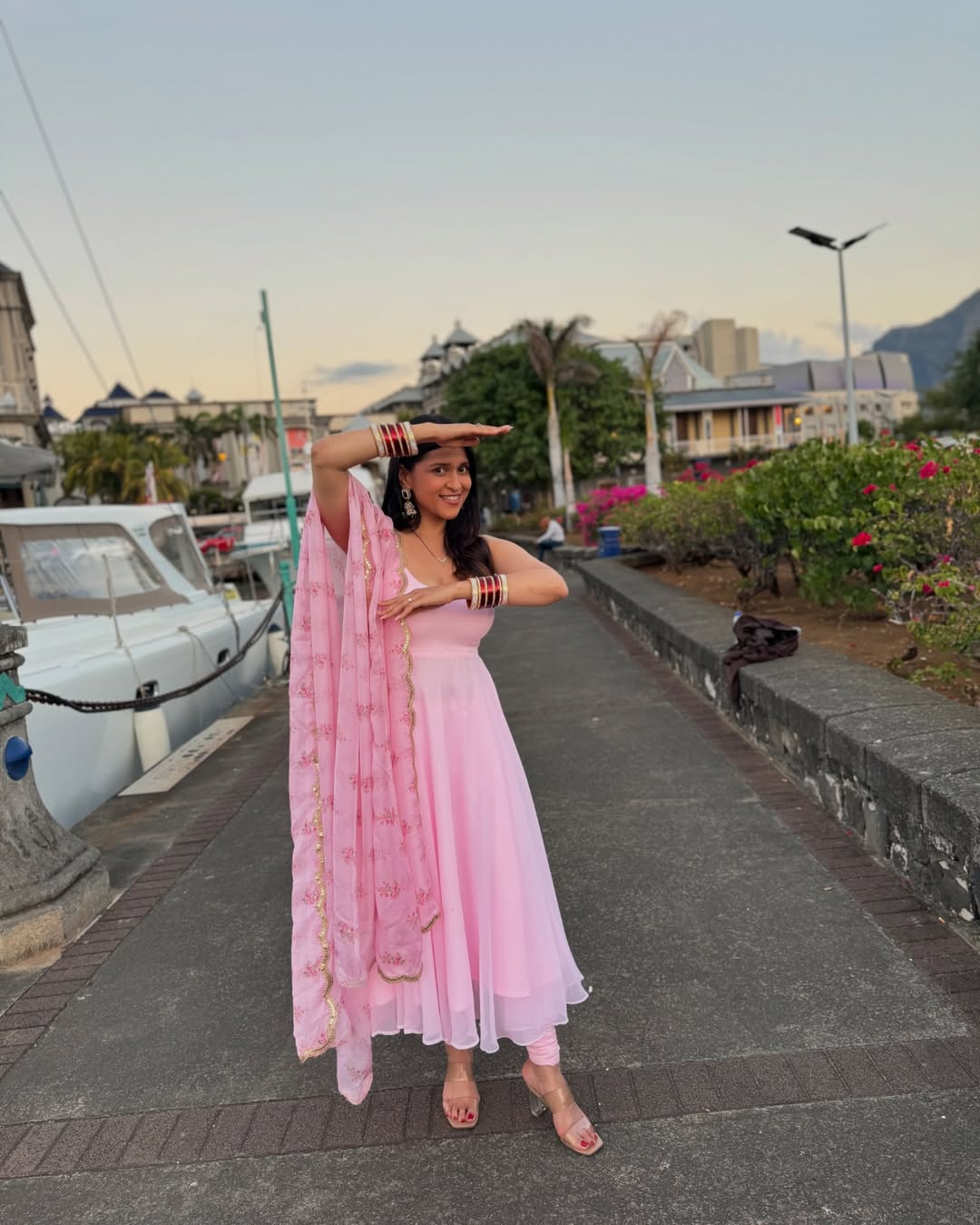 GfSqIbPbQAA_8Cq?format=jpg&name=large