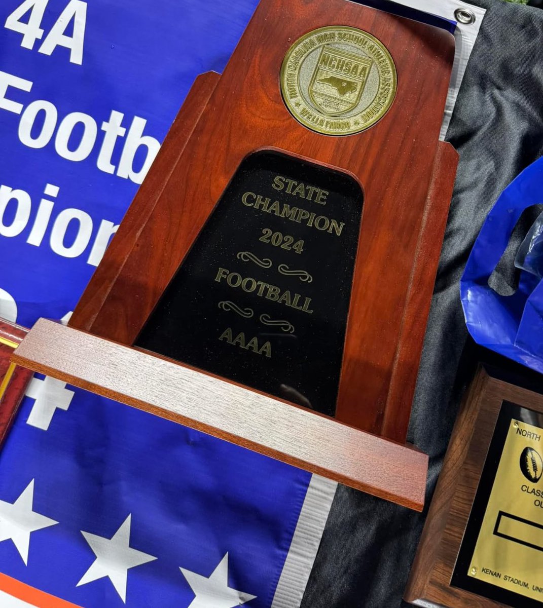 Congratulations to my alma mater for winning the 4A State football championship! Dad played for the stadium namesake Bob Jamieson &amp; I was on the team when <a href="/jdfranksCU/">Joe Franks</a> was building a top notch athletic training program!  What a special place! The field is named Franks. Go Whirlies