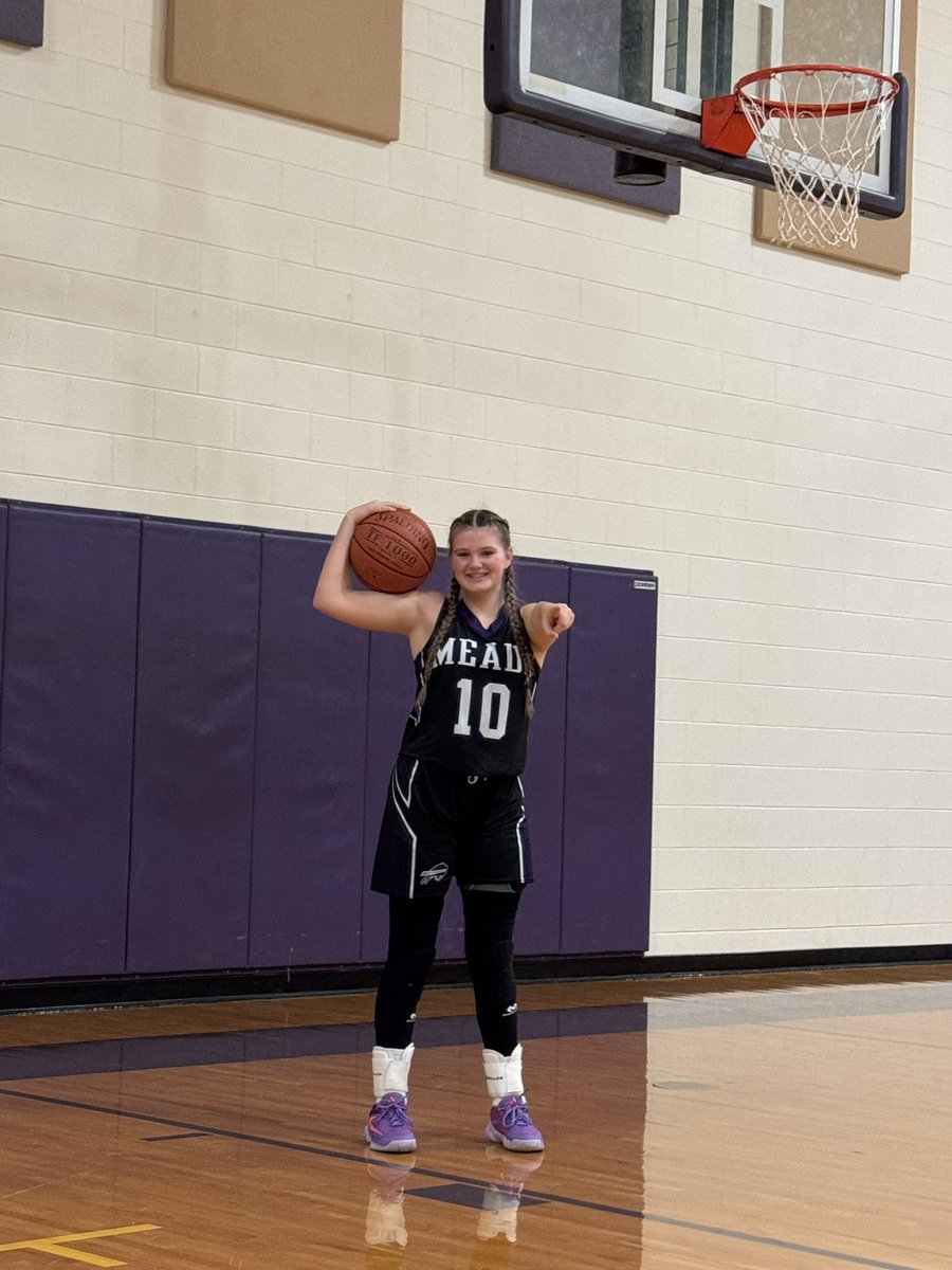 Meade sophomore Sayler Stapleton with 31 points tonight and rebreaking her own school record with 8 3-pointers made. Meade wins 62-11 over Minneola making them 4-2 heading into break. #sportsinkansas 
Photo: Brandon Haynes