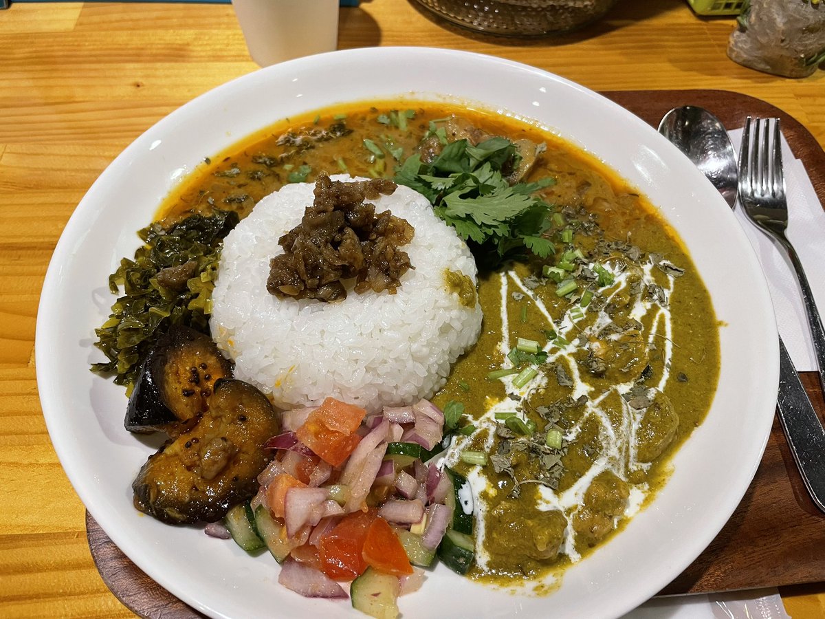 maenisusume2002's tweet image. SAPOに間借りしてるstool coffeeさんのカレー食べに。

これは好き〜🩵🩷そして美味い😋

たまたまお店の方と常連さんが話弾んでSAPOのお店の話からゆっこママやゆっこの話しに。なんかほっこりしてしまった。よい時間でした。

#stool coffee