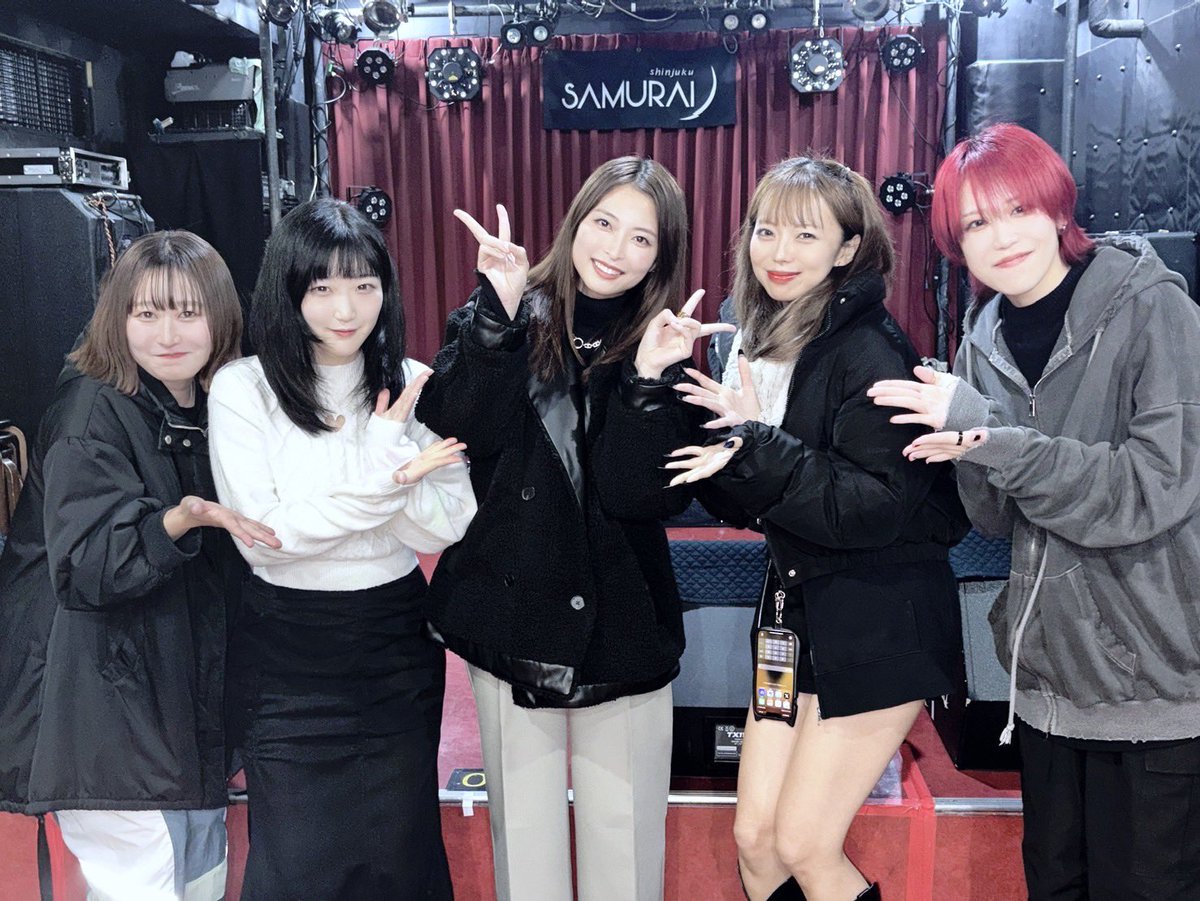 reina_kotoishi's tweet image. Friday's Night D vol.2にて初披露された
FiDZ新曲「燦然」の振付を担当しました！
曲調含めまた新しいFiDZを感じれると思います🪭✨

作詞はマリナたん！！ｽﾃｷ！！

#FiDZ
#琴石コレオ