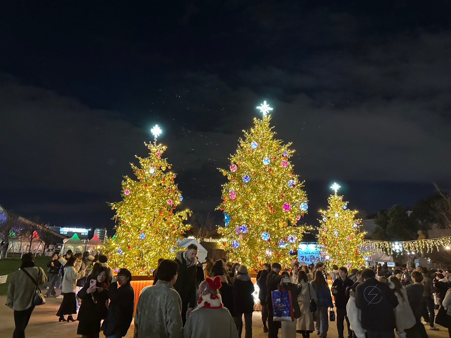 スノードーム││タイムズスクエアとクリスマスツリー│121 Amazon.co.jp: スノードーム││タイムズスクエアとクリスマス