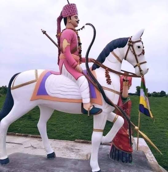 जो कोई भी अपने जीवन में एक इंसान की भी मदद करने के लिए कुछ भी करता है वह मेरे लिए एक नायक है ।🫂🙌
#जय_वीर_तेजाजी ❣️