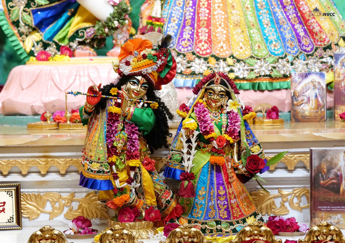 ISKCONPune's tweet photo. 🙏🏽Today's Darshan 📿 🗓21-12-2024🙏
🌷Sri Sri Radhavrindavanchandra🌷
🚩@ISKCONNVCCPune🚩
.
.
#ISKCONNVCC #ISKCONPune #ISKCONNVCCPune #ISKCON
#21stdecember #21stdecember2024 #Saturday
#Harinaamsankirtan #Radheshyamdas #Radheradhe
#Sankirtan #Kirtan #Vrindavan #Mayapur #Prabhupada https://t.co/75vTLzKuc2