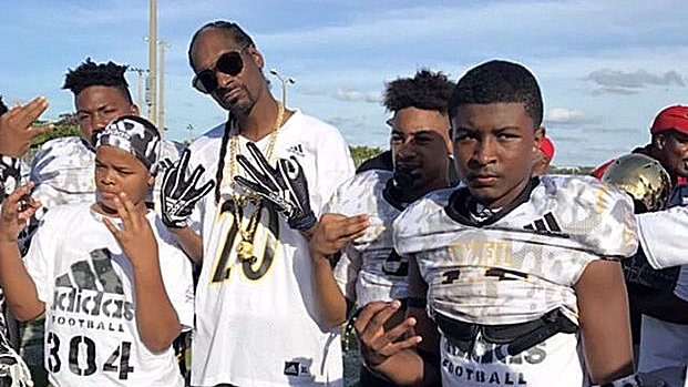 CSURams's tweet photo. New on πππ¦ππ’π«π
Products of @SnoopDogg youth league set to play the @theARIZONABOWL he sponsors
"Tell him to come over, just to bring back memories."
π https://t.co/kfqM6pzXl5
#Stalwart x #CSURams https://t.co/fayHuPHSKK