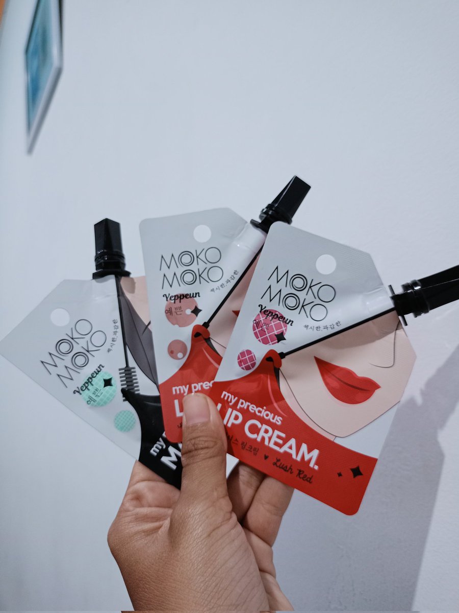 Lagi belanja di Indomaret ehh pas liat produk Mokomoko jadi keinget deh saat pertama kali make maskara dan lip creamnya Mokomoko, hasilnya puas jadinya keterusan deh🥰