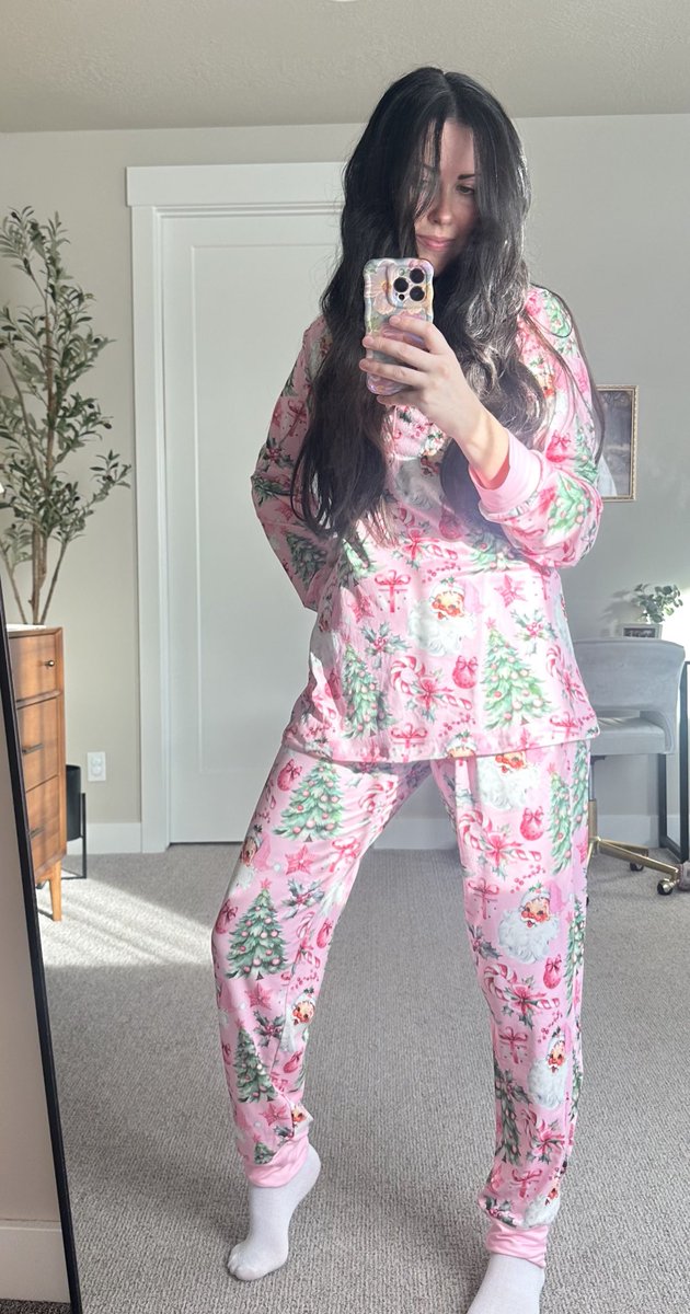 MadiGaem's tweet photo. Family Christmas PJ Party! 🎄

#femalegamer #femalestreamer #momgamer #momstreamer #girlgamer #girlstreamer #twitchstreamer #twitchgamer #twitchaffiliate #gamingcommunity #varietystreamer #cozygaming #newtostreaming #familyfriendly #wholesomevibes #smallstreamer https://t.co/v6PNJAdEZj