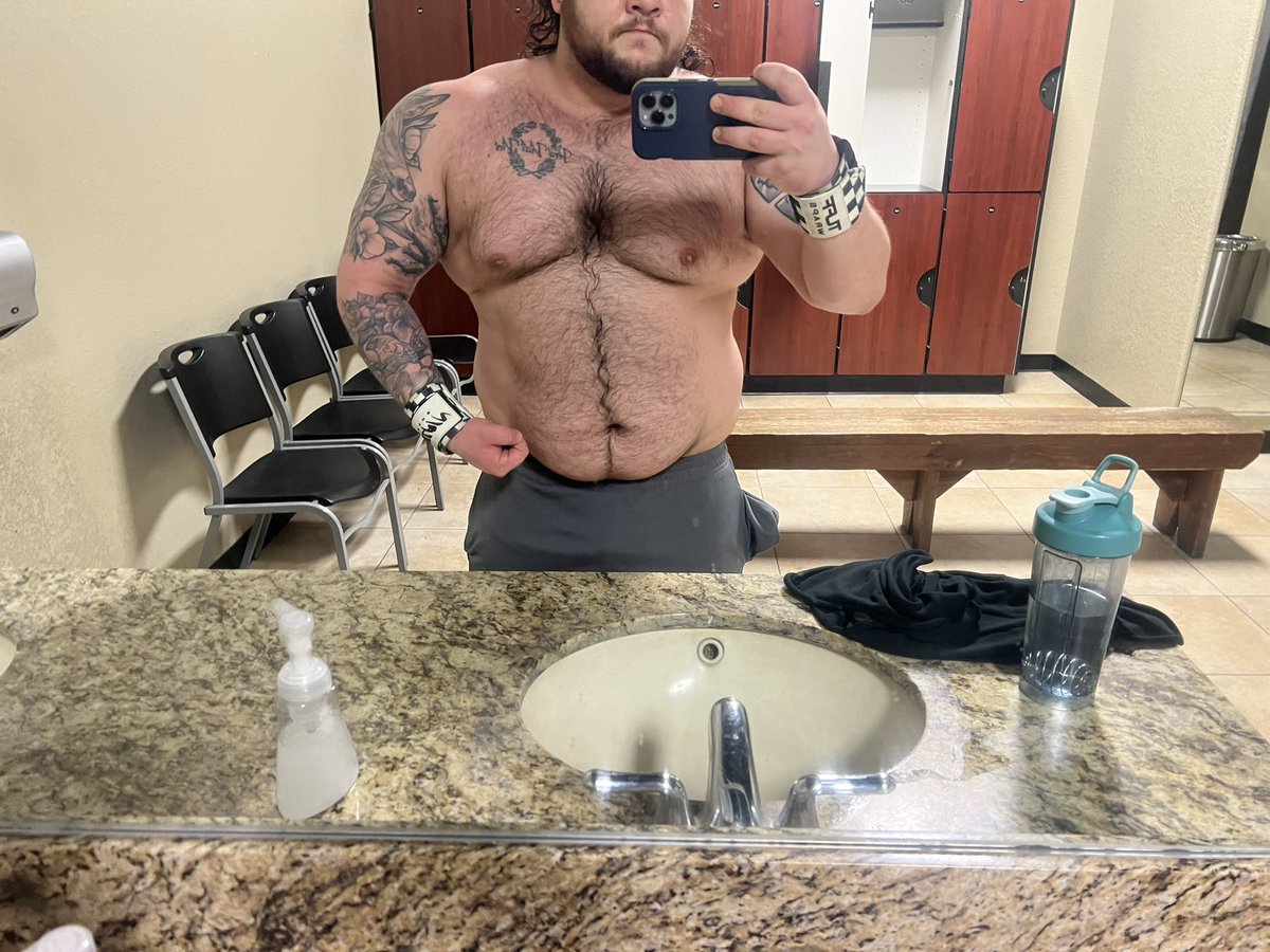 Just a couple body shots from the gym after my workout 
#Bear #gay #dadbod #hairy #chub #chubby #bi #nsfw #nsfwtwt #twitterafterdark