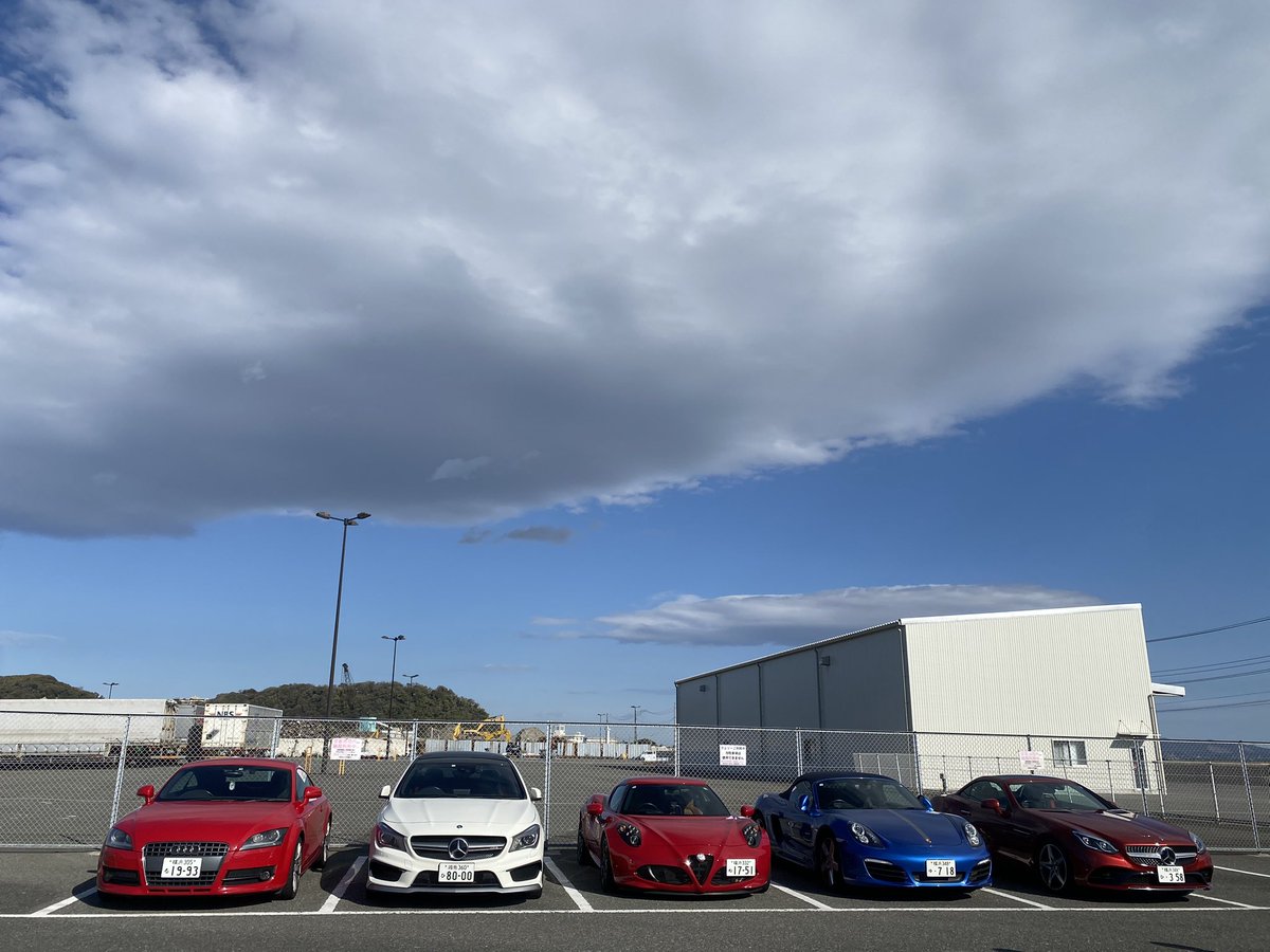 GTR34_f's tweet photo. 第一回横須賀海鮮丼ツーリング🏎
異種格闘技みたい https://t.co/SMJbCQaLMX