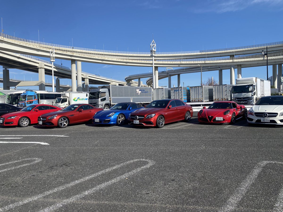 GTR34_f's tweet photo. 第一回横須賀海鮮丼ツーリング🏎
異種格闘技みたい https://t.co/SMJbCQaLMX