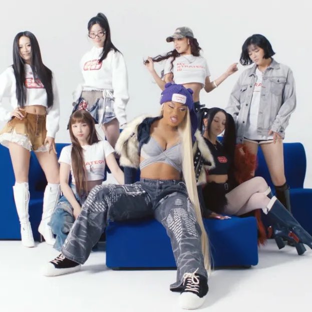 975TheBeatLV's tweet image. Today’s #MostRequested Songs 🔥🤯🔥
Sponsored by @PredictedGroup
Music by @1DJGridUSA 

1. @Number_i_Staff #GOAT 🚨🔊
2. @BingCrosby #V 🚨🔊 #WhiteChristmas 
3. @JYPETWICE @TheeStallion #Strategy 🚨🔊
4. @Kirzmuzik #GoldDigger 🚨🔊
5. #Jungkook #StandingNextToYou 🚨🔊…