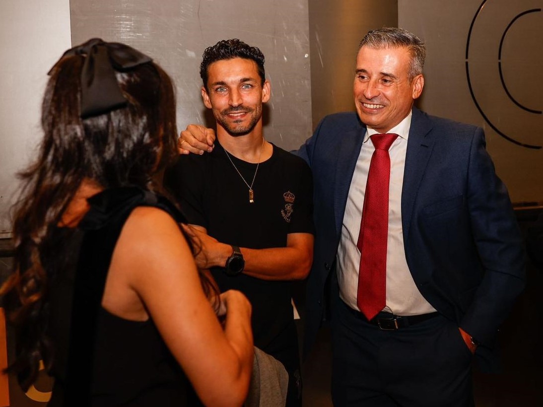 Miguel Ángel Gómez, alguien que conoce muy bien a <a href="/JNavas/">Jesús Navas</a> desde sus primeros pasos como jugador del <a href="/SevillaFC/">Sevilla Fútbol Club</a> nos habla de la historia de superación que hay detrás de este deportista ejemplar y legendario que se retira este domingo ante el <a href="/realmadrid/">Real Madrid C.F.</a> youtu.be/VchMfpGSwVc?si…