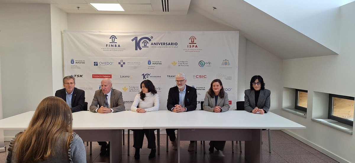 bioxgroup's tweet photo. #DíadelNiñoconCáncer Ayer Isa recibió la ayuda de la @asoc_galban. No podemos estar mas agradecidos ni comprometidos con este proyecto. Aportar conocimiento en un problema tan devastador como es una enfermedad infantil no puede motivarnos más Gracias!!! @SCTAsturias  @uniovi_info https://t.co/MrUUvAMTYT