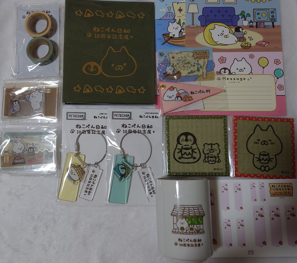 tekese25's tweet photo. ねこぺん日和
10周年記念展のグッズ
色々買えた〜(*^^*)
ガチャとランダム
キーホルダーは
被りなしで良かった♪
また年末行くから
追加購入しようかな( ´艸｀) https://t.co/BbJ7G6SLtk