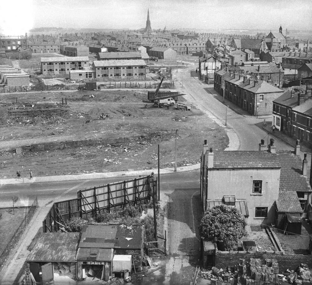 Post-war council housing in #Wigan - slum clearance, new estates and high-rise. My new post examines the changing form and fortunes of the Lancashire town made famous by George Orwell.
municipaldreams.wordpress.com/2024/12/17/cou…