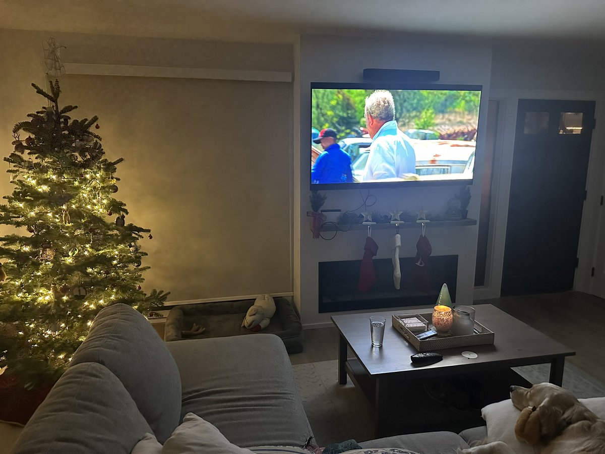 coxF4N69's tweet photo. Thank you for a lifetime of entertainment @JeremyClarkson @RichardHammond @MrJamesMay  Merry Christmas 🎄 https://t.co/c5LpxmmvgF