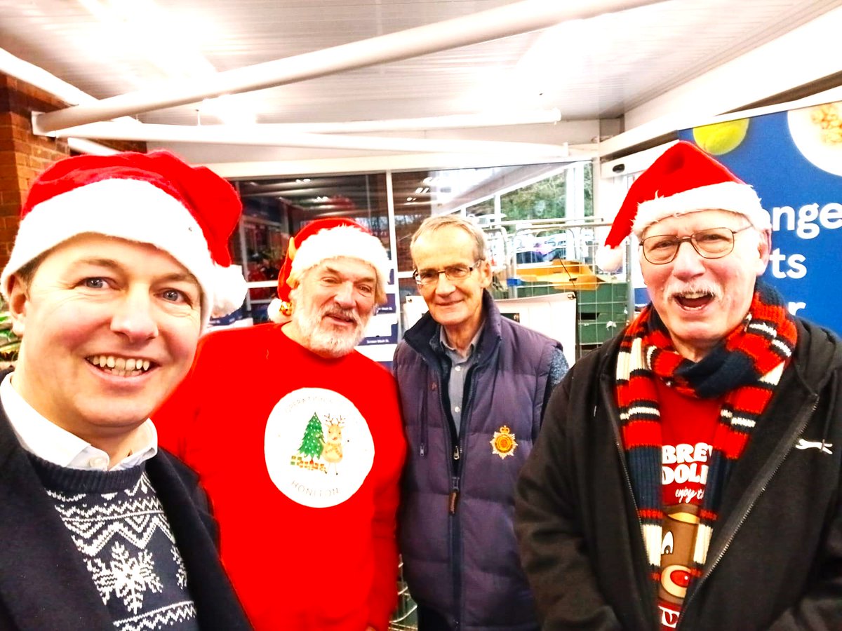 RichardFoordLD's tweet photo. I really enjoyed helping the Operation Rudolph team yesterday with fundraising in Honiton. Shoppers were very generous, and it's wonderful to know that each donation will help brighten someone's Christmas here.

A very merry #Christmas to everyone in Mid- and East #Devon. https://t.co/DzK4DFH2pi