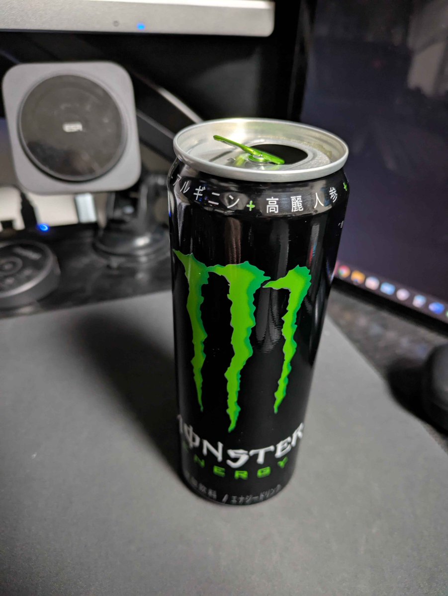 wired_unit's tweet photo. 作業の合間に「怪物って名前の飲料」です！！
でもわたしは機械油のほうがいいかも…？？ https://t.co/DAhtWFzX82