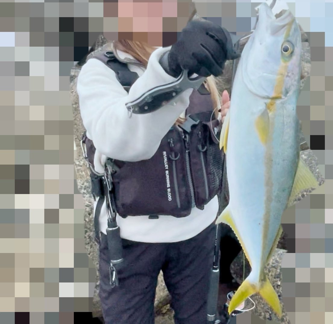 yuyu_034's tweet photo. 生きてます🐟

少し前にヒラゴ釣りました🎣
嬉しかった〜🥲

初カワハギも！
肝醤油美味しかった🥺

もらった包丁🔪で捌いたけど
使いやすかった🔪🔪🔪🔥

次はデカいの釣りたい…🎣🥺 https://t.co/QVrAsOFGMc