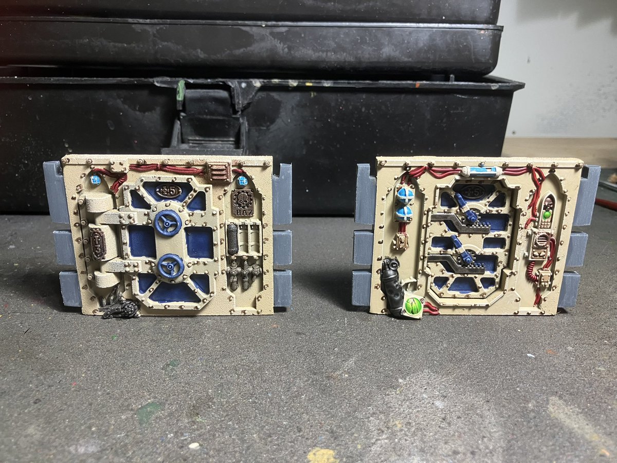 Penddraig131's tweet photo. Next batch of #gallowdark terrain finished. That puts me at the halfway point for this set. Hoping to knock out the next batch over the Xmas hols.
#30k #horusheresy #40k #killteam #boardingactions #zonemortalis #warhammercommunity #warmongers https://t.co/hwsa3m4vJY