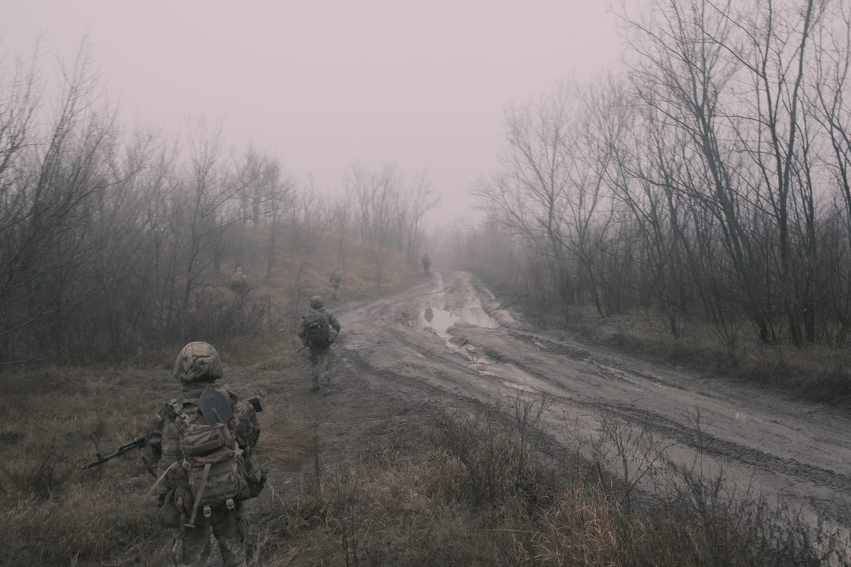 Fik du læst vores reportage? Ukraines desperate mangel på soldater er blevet et stort problem for Zelenskyj og en kilde til strid med USA. Der bliver gjort brug af hårdere metoder for at indrullere flere – men de nye rekrutter kæmper med angst og manglende motivation.