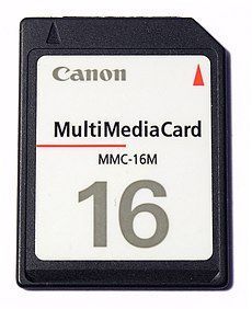 MuseuInfUPV's tweet photo. #EfemérideInf: Tal día como hoy de 1997 @Siemens y @SanDisk presentan el estandar de tarjeta de memoria #MultiMediaCard (#MMC). #etsinfupv #AdaByronUPV #ODS4 https://t.co/iwaH89Wwp4