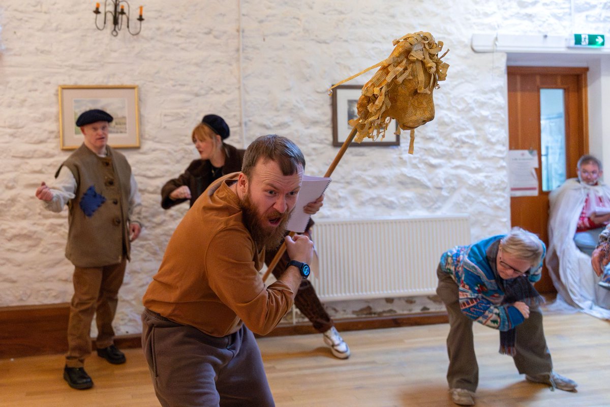 As today marks the NDB1 wind down for Christmas, it’s the perfect opportunity to share even more snaps from our project and production of The Lion, The Witch and The Wardrobe with @camphillvillag1

Festive smiles and laughter galore 😀 🎄

📸credit: @james_a_drury