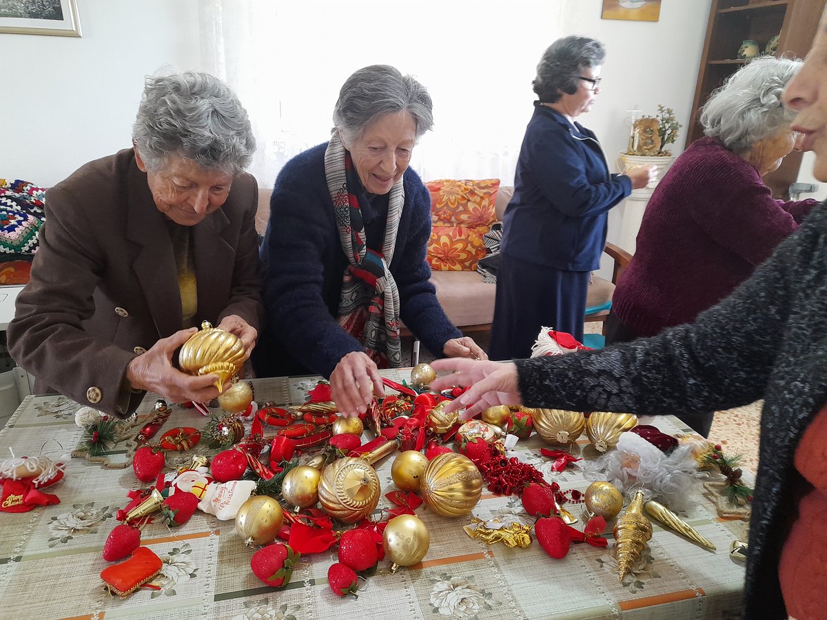 Social_FHL's tweet photo. The ladies of Saint Martha’s House decorated the Christmas tree with joy, but they long for companionship this season. Pray for their health and happiness, and help support them this Christmas: https://t.co/7tseSddutq https://t.co/JKJg7saWff
