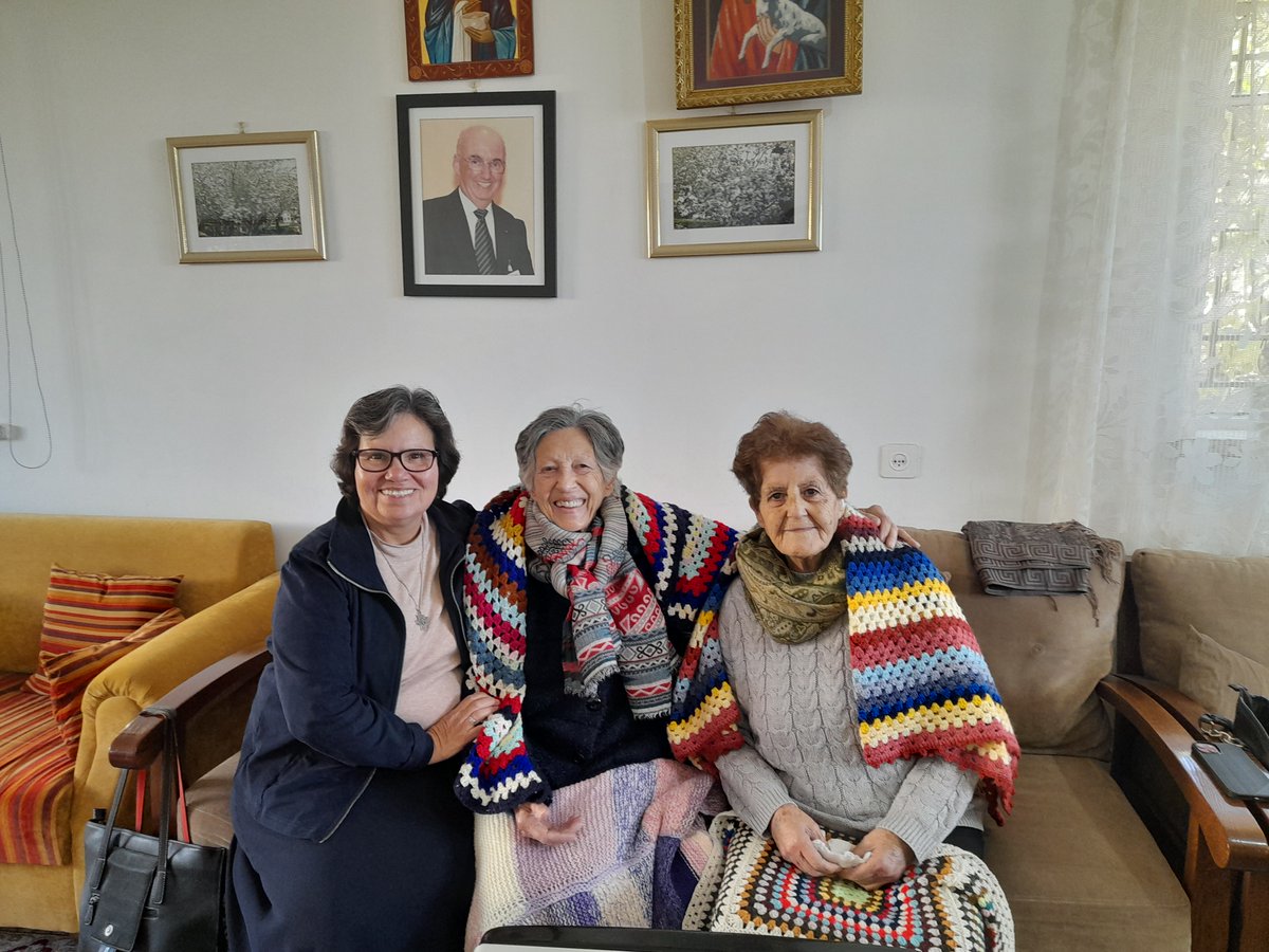 Social_FHL's tweet photo. The ladies of Saint Martha’s House decorated the Christmas tree with joy, but they long for companionship this season. Pray for their health and happiness, and help support them this Christmas: https://t.co/7tseSddutq https://t.co/JKJg7saWff
