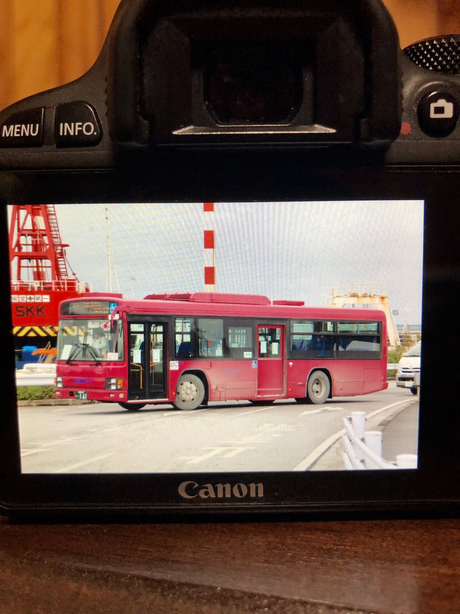 fhi_VM4_1127's tweet photo. 沖縄1日目、宮古島にて
宮古協栄バス、最近運用開始した2台
いずれもいすゞPJ-LV234L
沖縄227か161、163
161は元川崎鶴見臨港バス
163はみたまま元京急バス
クルーズ客船のシャトルバスに入ってました。

@norinanoda1979さん有難うございました。

#宮古協栄バス https://t.co/DaPUiHkZJ4