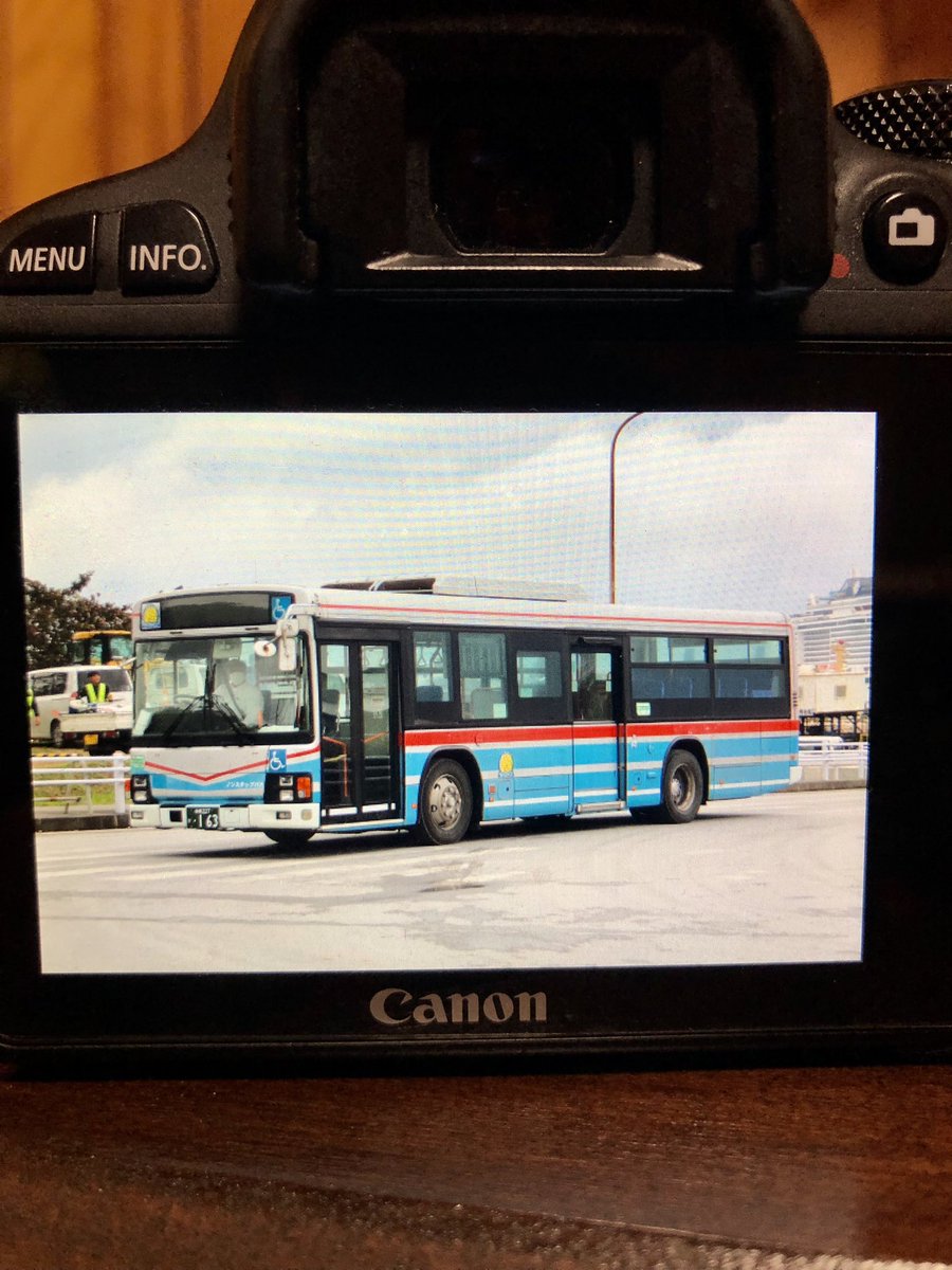 fhi_VM4_1127's tweet photo. 沖縄1日目、宮古島にて
宮古協栄バス、最近運用開始した2台
いずれもいすゞPJ-LV234L
沖縄227か161、163
161は元川崎鶴見臨港バス
163はみたまま元京急バス
クルーズ客船のシャトルバスに入ってました。

@norinanoda1979さん有難うございました。

#宮古協栄バス https://t.co/DaPUiHkZJ4