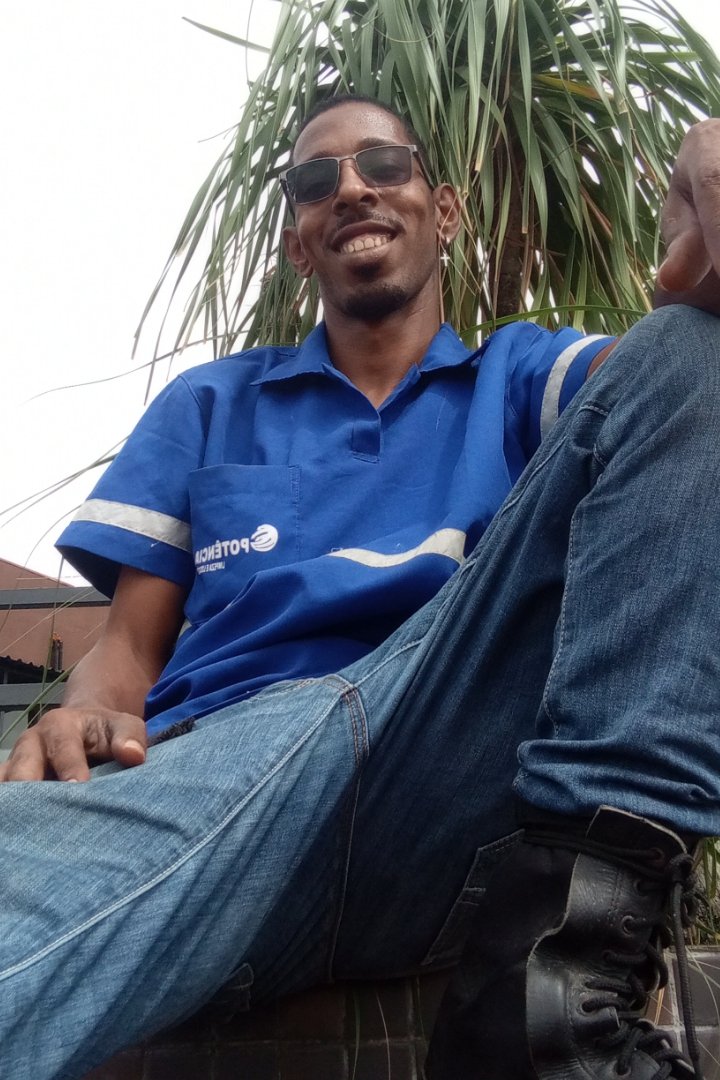 GustafGlory's tweet photo. "Meu carisma é irresistível, todos querem estar ao meu redor." https://t.co/yr1EspDumO