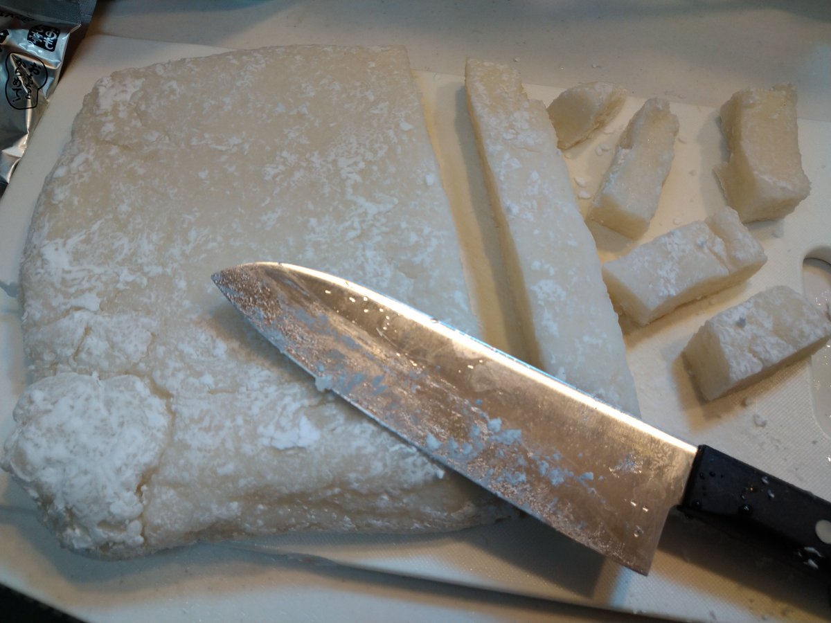 今日の晩御飯。昨日搗いたお餅でお雑煮。ゴマ、ずんだ、きな粉の3種。チンゲンサイのカニカマあんかけ。 