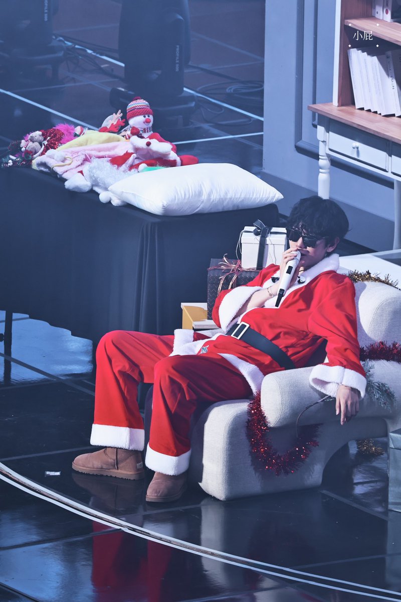20241221 Chaotic Party
🕶️cool santa

#백현 #BAEKHYUN #큥망진창대환장파티
<a href="/BAEKHYUN_INB100/">BAEKHYUN_official</a> <a href="/B_hundred_Hyun/">Baekhyun_EXO</a>