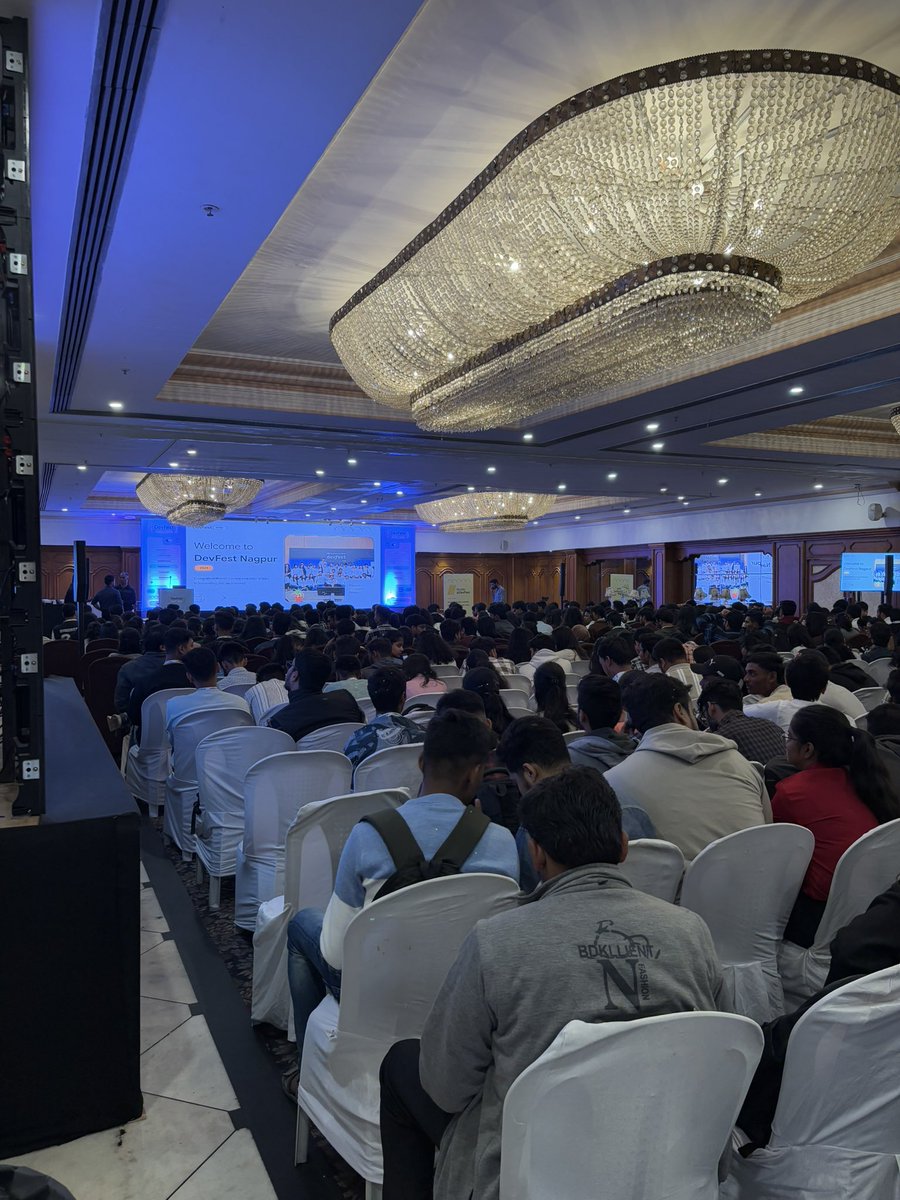 gdgnagpur_'s tweet photo. All set! DevFest Nagpur 2024 is about to begin! 🚀

#DevfestNagpur24 #DevfestMagic https://t.co/BAz5FTwdkh