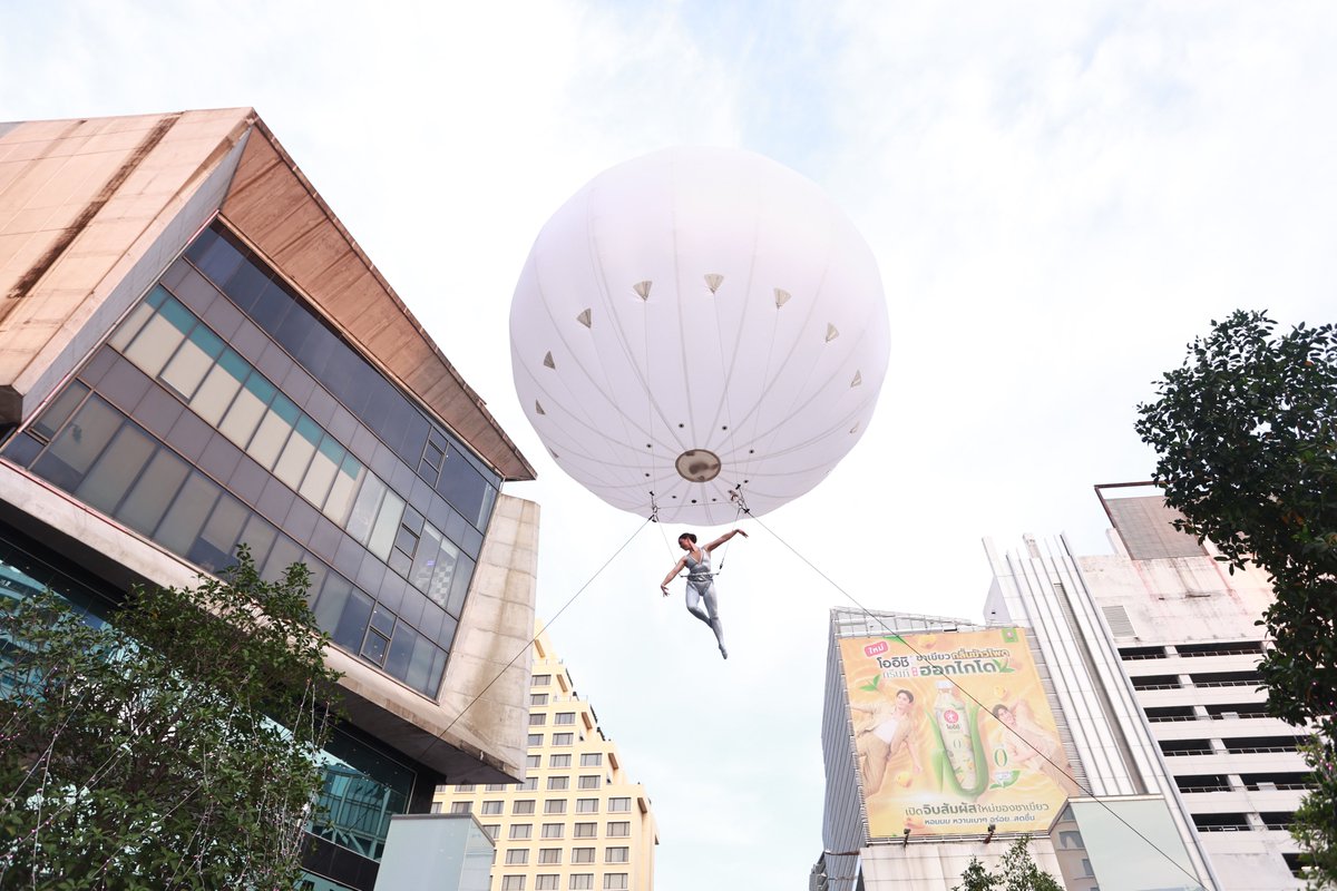 BexEvent's tweet image. บรรยากาศคึกคักสุดๆ
ในงาน “Siam Street BIG RETURN 2024”
กิจกรรมโชว์สุดอลังการ ส่งท้ายปีกันแบบไม่ยั้ง
.
แล้วมาเจอกันได้ตั้งแต่ วันที่ 20 – 22 ธันวาคม 2567
📷 เวลา เที่ยง ถึง 4 ทุ่ม ที่สยามสแควร์
📷 ชมฟรีตลอดงาน
.
#siamstreet2024 #SiamStreetBIGRETURN2024 #streetShow
#bex #Siamsquare