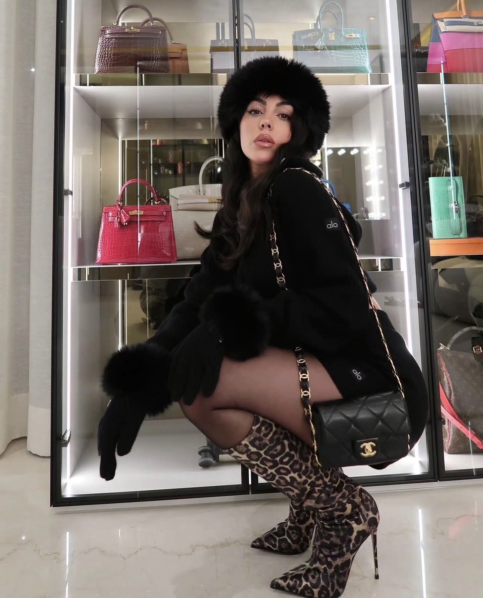 اههه جمال العظيمة مامي جورجينا ✨💕