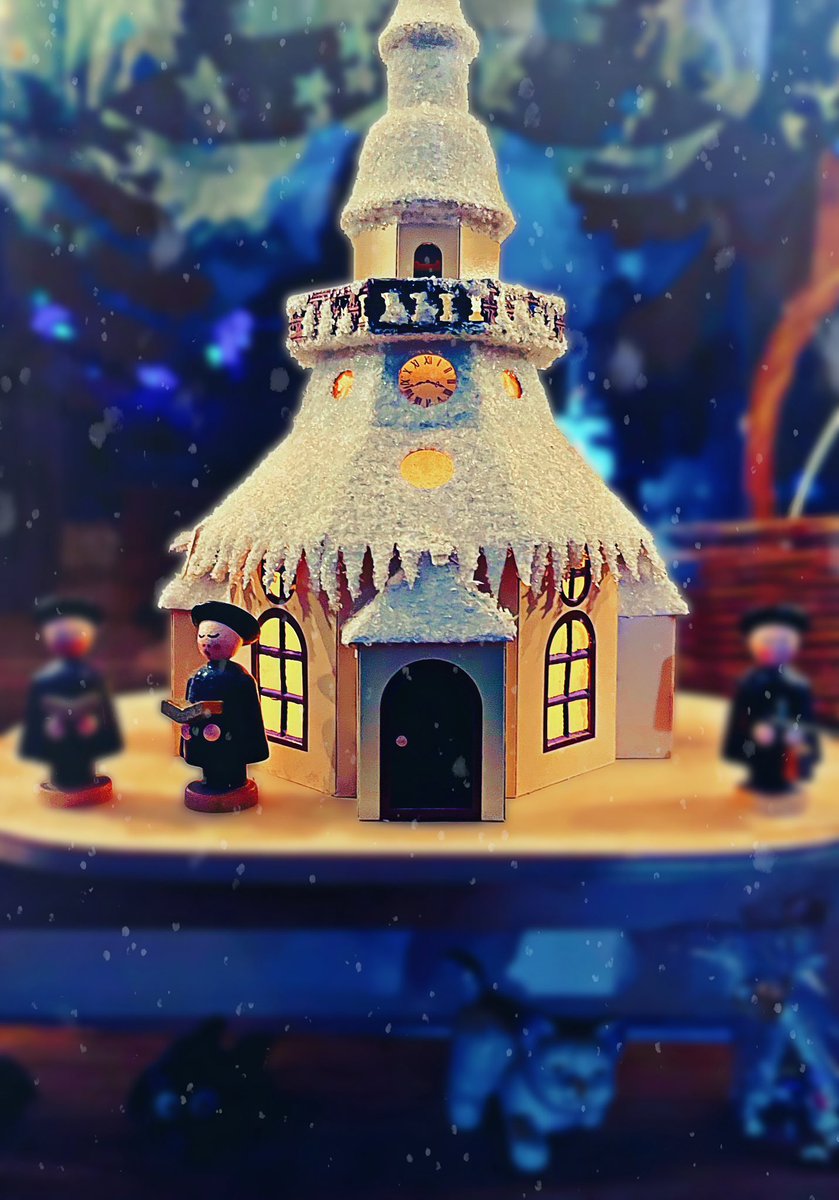 Contemplative times.
(While world burns.)

Peace please!

🕊️
.
.
.