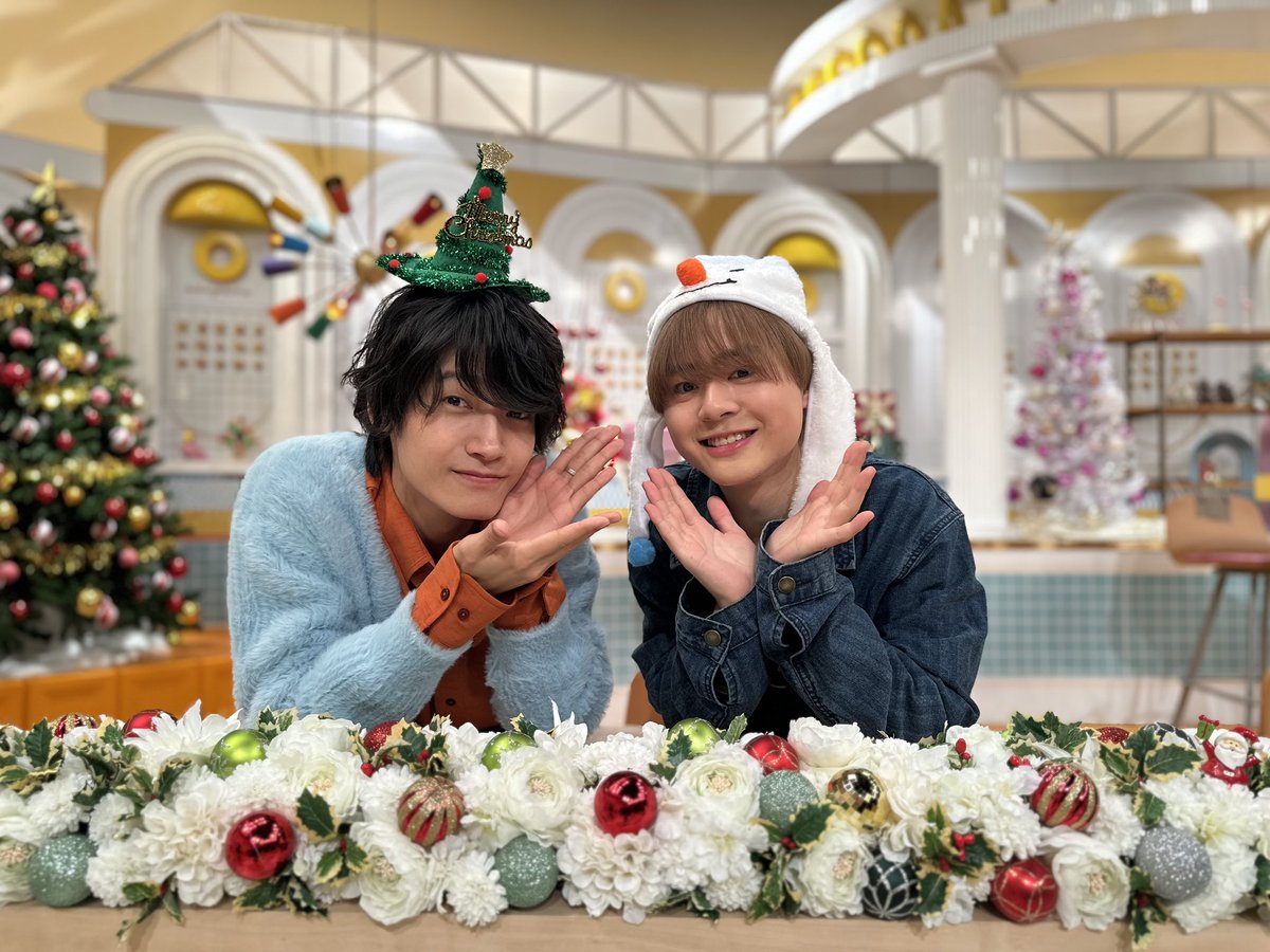 jr_official_X's tweet photo. 今朝の『 #あさパラＳ 』に #岡佑吏 が出演しました🍨😋

ご覧いただきありがとうございました💛

#佐野晶哉 さんと一緒に📸💚

　　　🎄⛄️
　　　🙂😊

#Aぇǃgroup #AmBitious https://t.co/3fRHqFZOtu