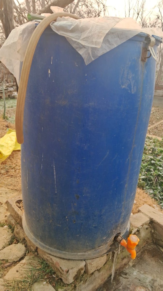 irfanshamas's tweet photo. Who missed the kashir "maet "in washroom with warm water in morning with freezed taps
#belowfreezing
#Kashmir https://t.co/XXlQHREptm