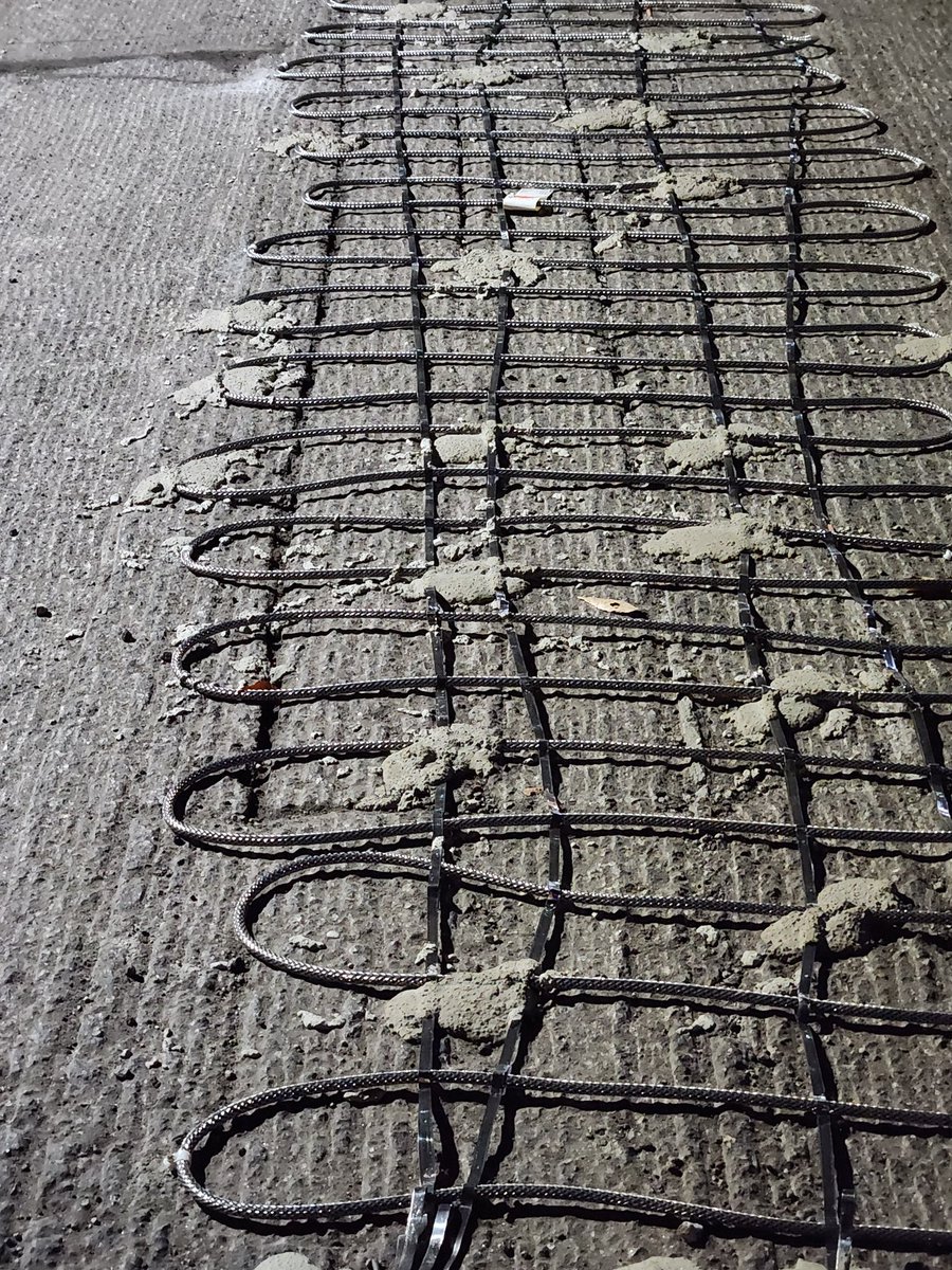 겨울철 눈이 올때 도로 미끄러움 방지 열선 설치는 이렇게 한다.