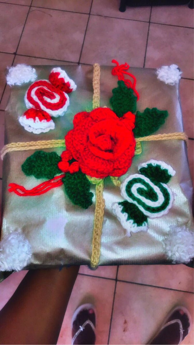 Let me decorate your loved one’s Christmas gift 🤗 just the way you want it 🥰